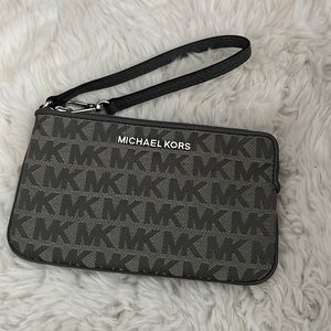 Michael Kors wristlet like new